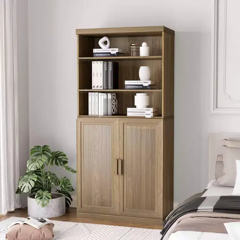 Mobiletto accentato nero/legno naturale con ante, libreria alta autoportante per piccoli spazi