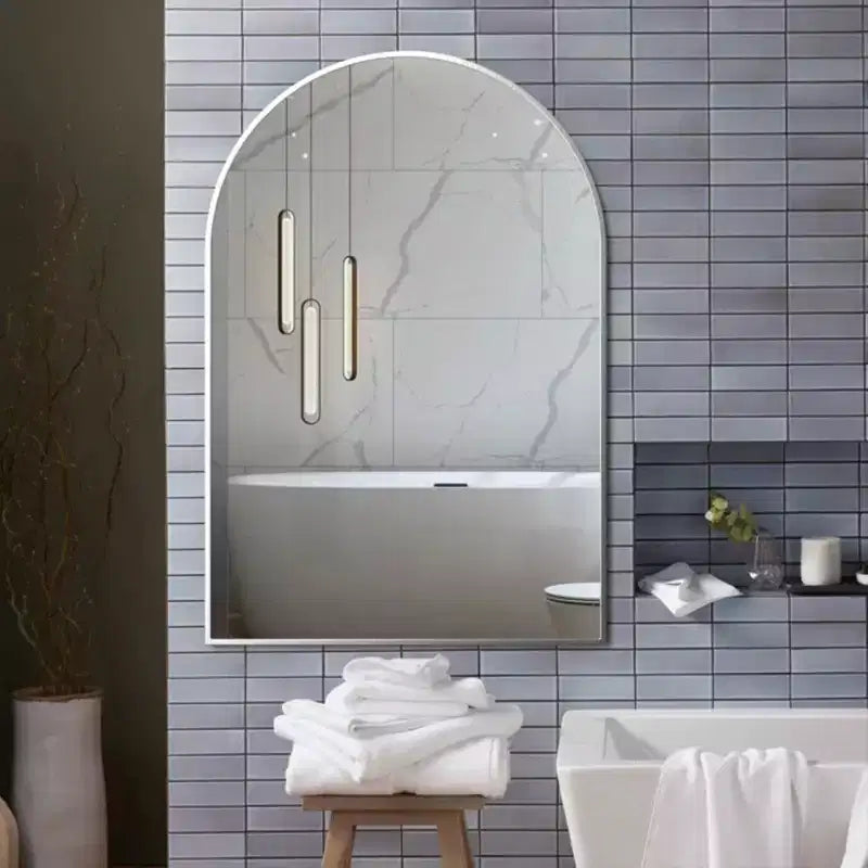 Specchio da parete ad arco Silver, cornice in alluminio, singolo, da parete