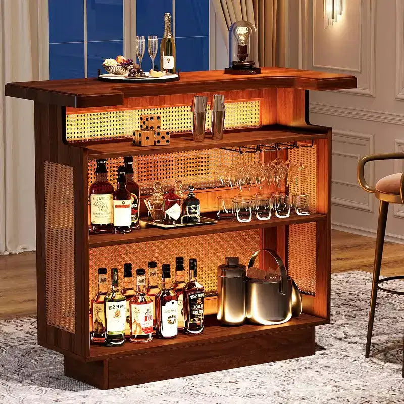 Mobile Bar da Casa a 4 Ripiani in Rattan Marrone Caramello Stile Rustico con Porta Bicchieri, 1-2 Persone