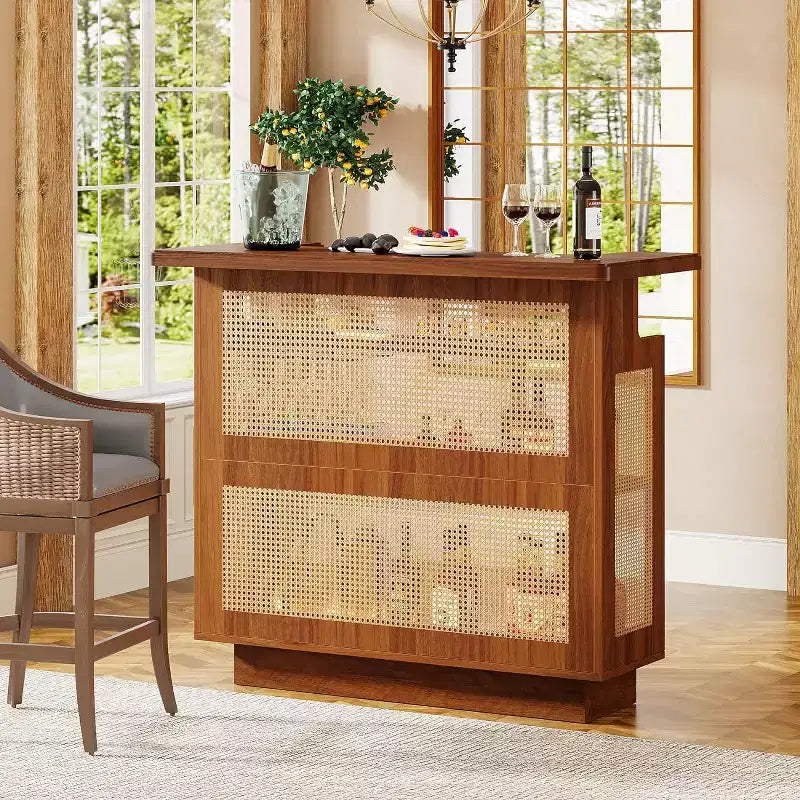 Mobile Bar da Casa a 4 Ripiani in Rattan Marrone Caramello Stile Rustico con Porta Bicchieri, 1-2 Persone