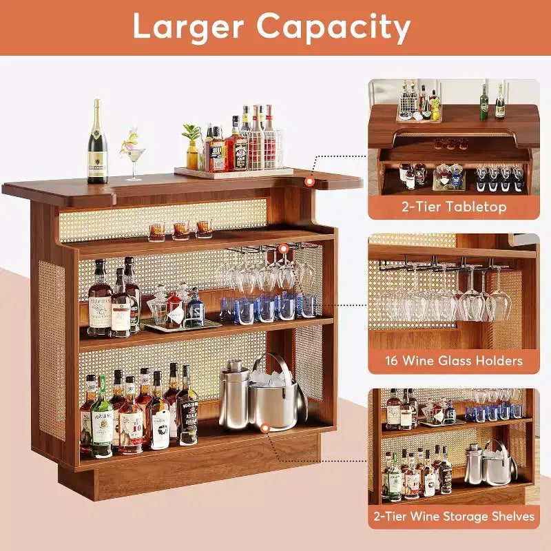 Mobile Bar da Casa a 4 Ripiani in Rattan Marrone Caramello Stile Rustico con Porta Bicchieri, 1-2 Persone