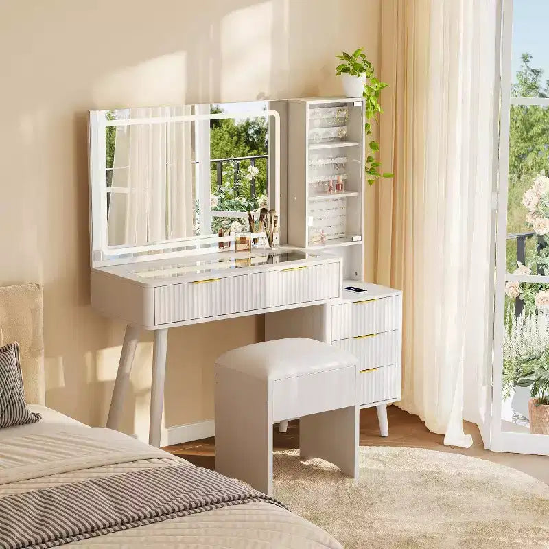 Set scrivania toeletta scanalata da 48" con specchio illuminato, stazione di ricarica e sgabello contenitore – Nero / Bianco / Legno, 1 persona